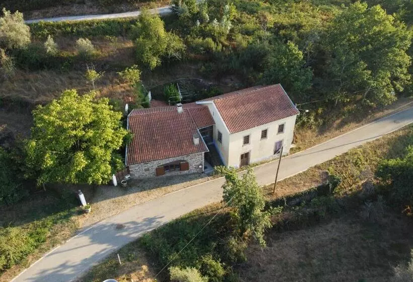 Hotelli Yellow House   Casa Amarela