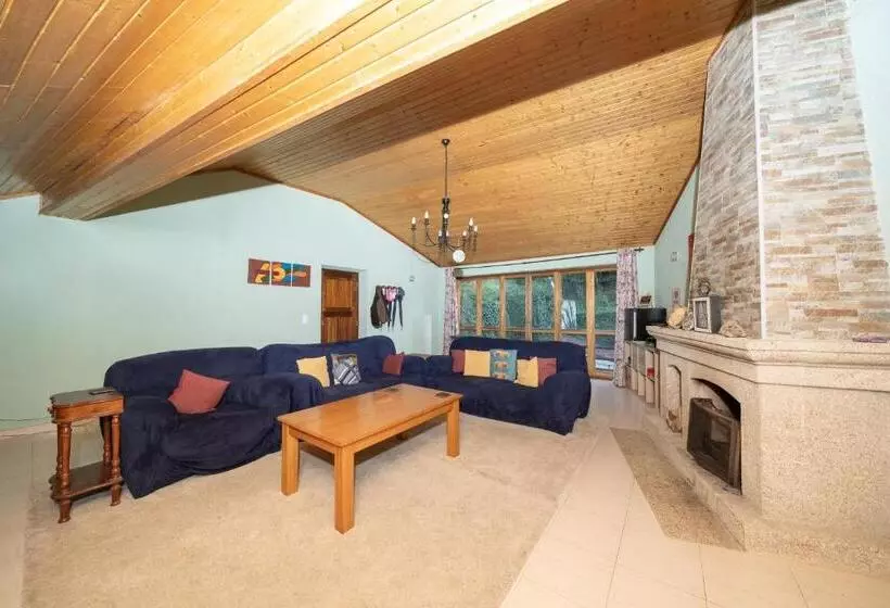 Hotelli Yellow House   Casa Amarela