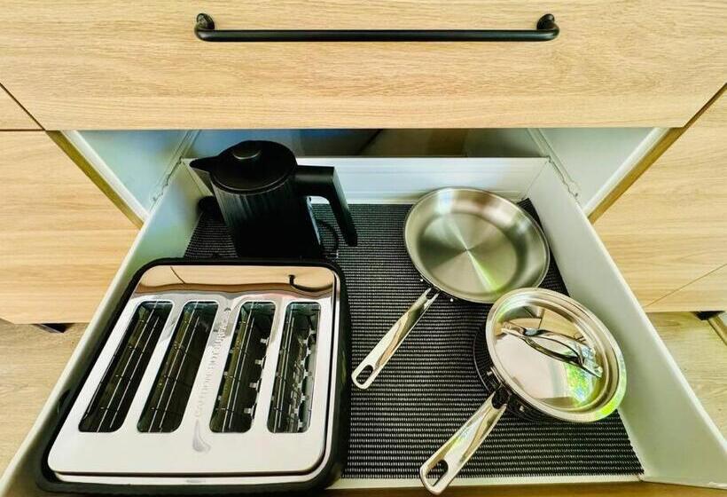 Пансион Charming Granny Flat Conveniently Located Near Knox Shopping Center