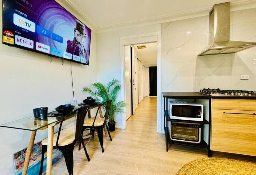 Пансион Charming Granny Flat Conveniently Located Near Knox Shopping Center