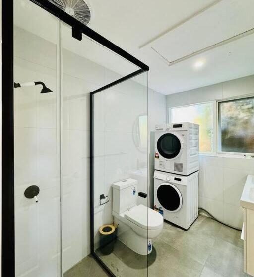 Пансион Charming Granny Flat Conveniently Located Near Knox Shopping Center