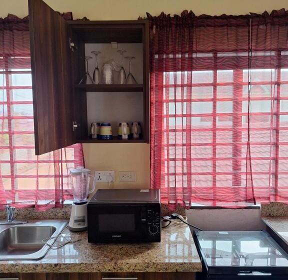 ベッドアンドブレックファースト Cucamonga Ventures