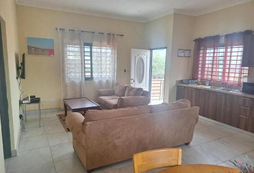 ベッドアンドブレックファースト Cucamonga Ventures