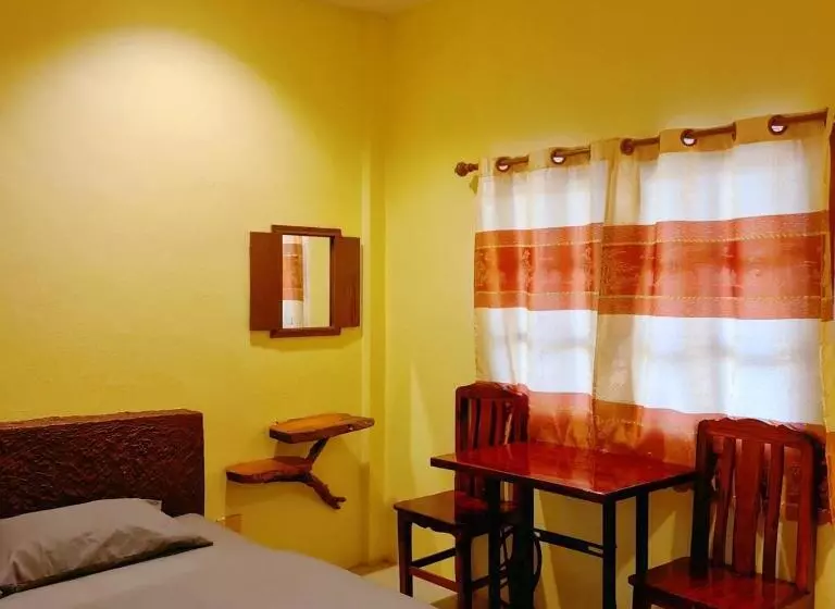 Hotelli โรงแรมวรรณิดา การ์เด้น รีสอร์ท