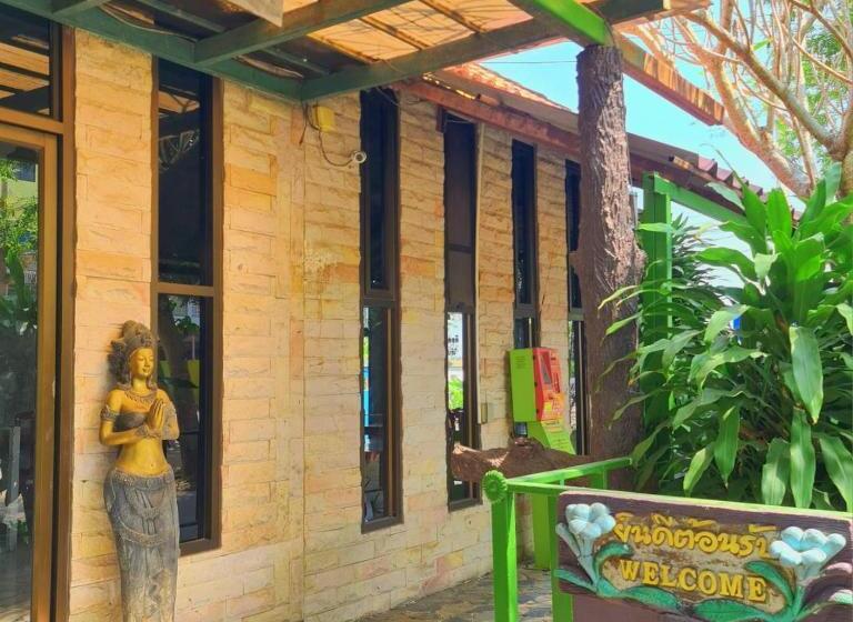 酒店 โรงแรมวรรณิดา การ์เด้น รีสอร์ท