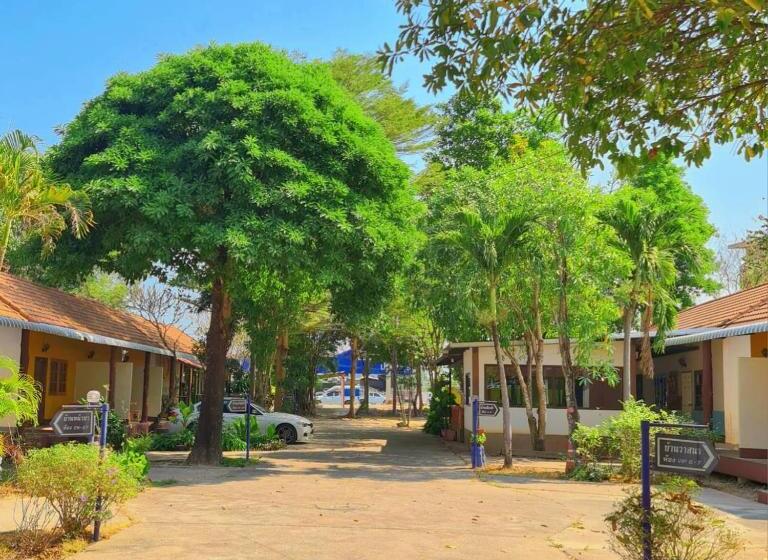 酒店 โรงแรมวรรณิดา การ์เด้น รีสอร์ท