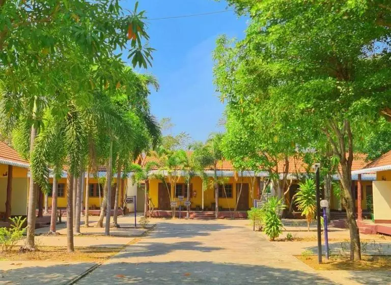 Hotelli โรงแรมวรรณิดา การ์เด้น รีสอร์ท