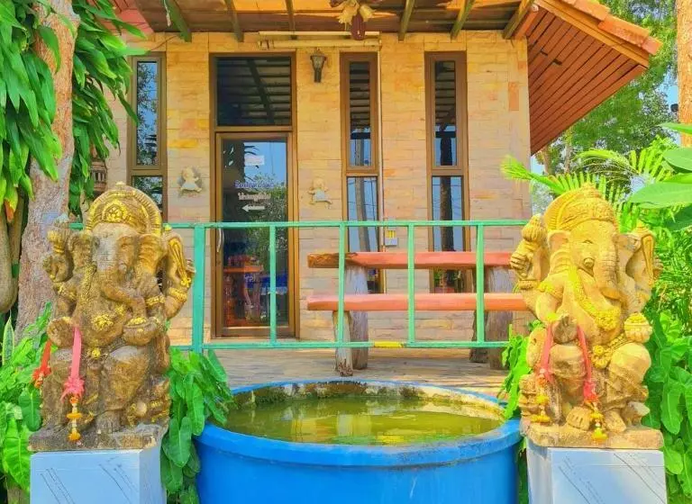 Hotelli โรงแรมวรรณิดา การ์เด้น รีสอร์ท