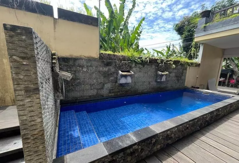 ホテル Belvilla Dedyluminous Near Sunset Beach Tanah Lot