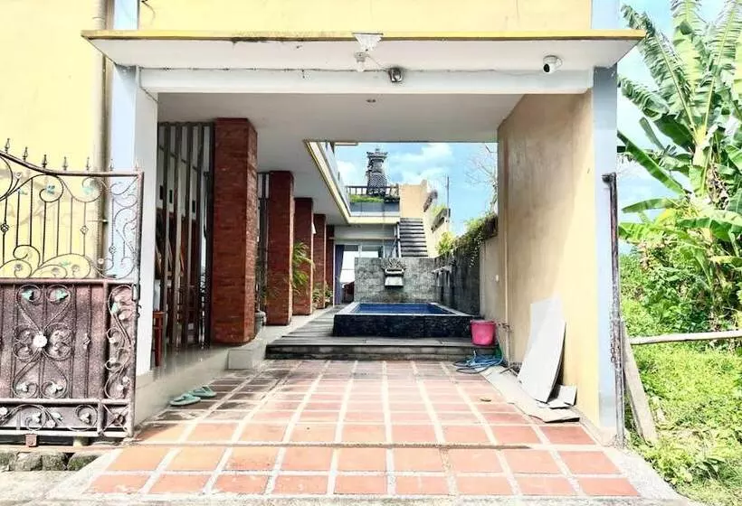 ホテル Belvilla Dedyluminous Near Sunset Beach Tanah Lot