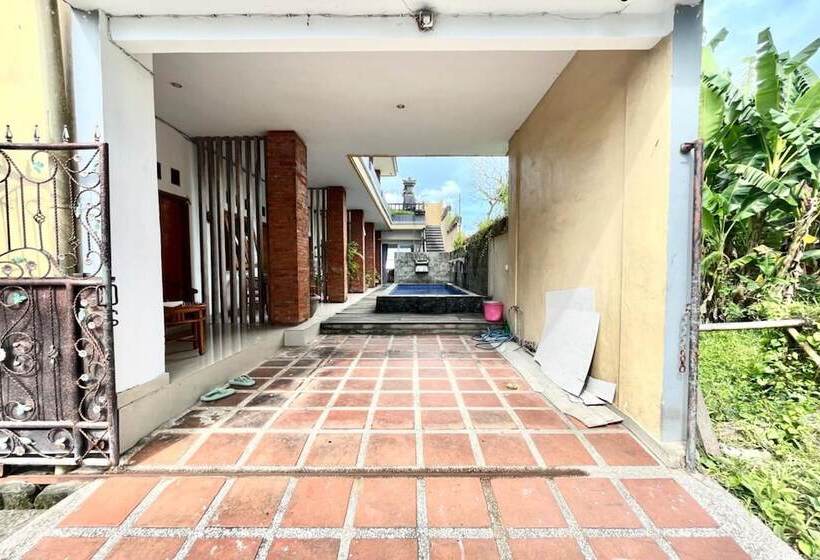 ホテル Belvilla Dedyluminous Near Sunset Beach Tanah Lot