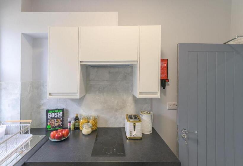 بنسيون 12 Elmwood