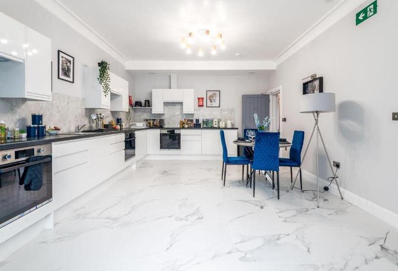 بنسيون 12 Elmwood