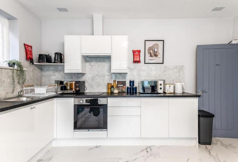 بنسيون 12 Elmwood