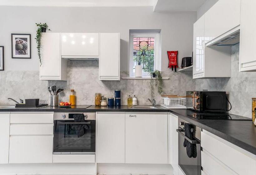 بنسيون 12 Elmwood