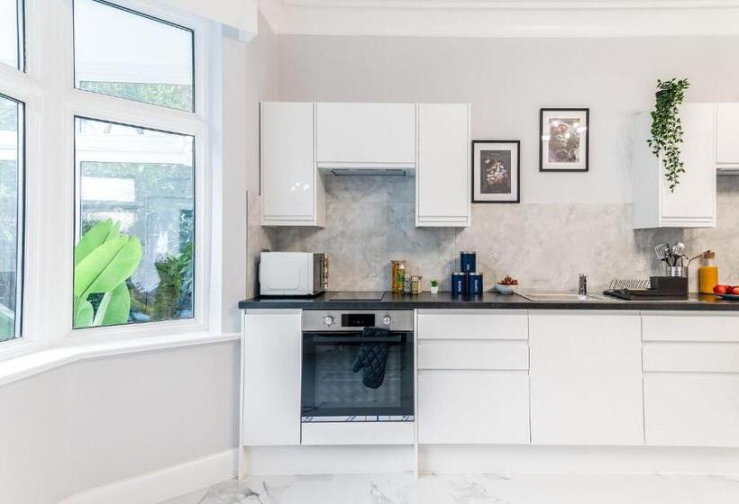 بنسيون 12 Elmwood