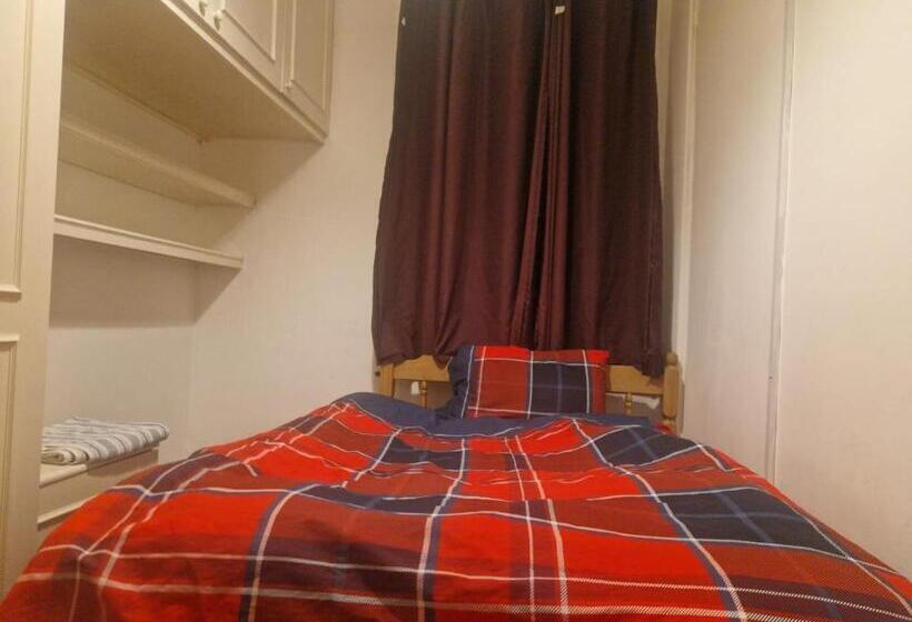 پانسیون Double Bed Room For Couple With Cupboard Room 12