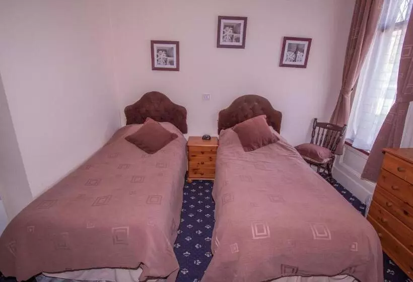 تختخواب و صبحانه Raynscourt Lodge