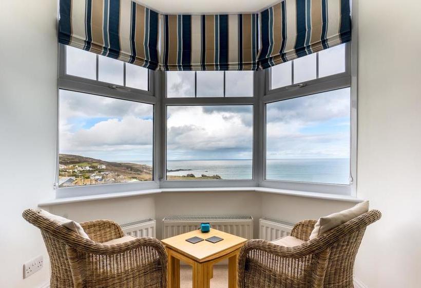 住宿加早餐  West By Five