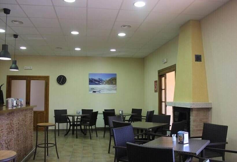 فندق Duque De Gredos