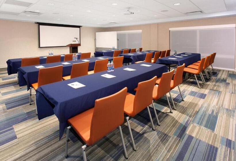 Отель Holiday Inn Express & Suites Sterling Heights Detroit Area, An Ihg