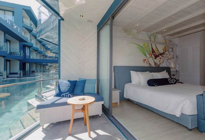 هتل Tide Phuket Beach Front