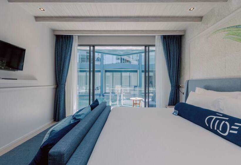 هتل Tide Phuket Beach Front