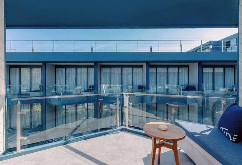 هتل Tide Phuket Beach Front