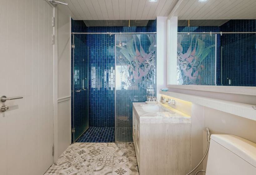 هتل Tide Phuket Beach Front