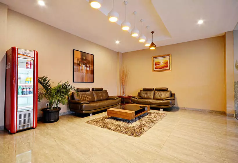 ホテル Zen Rooms Cipete Safin Inn