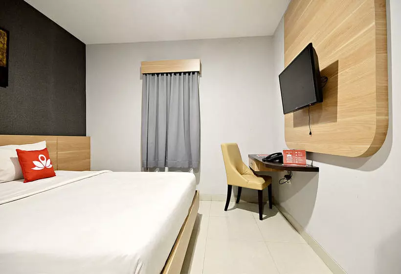 ホテル Zen Rooms Cipete Safin Inn