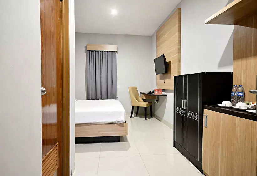 ホテル Zen Rooms Cipete Safin Inn
