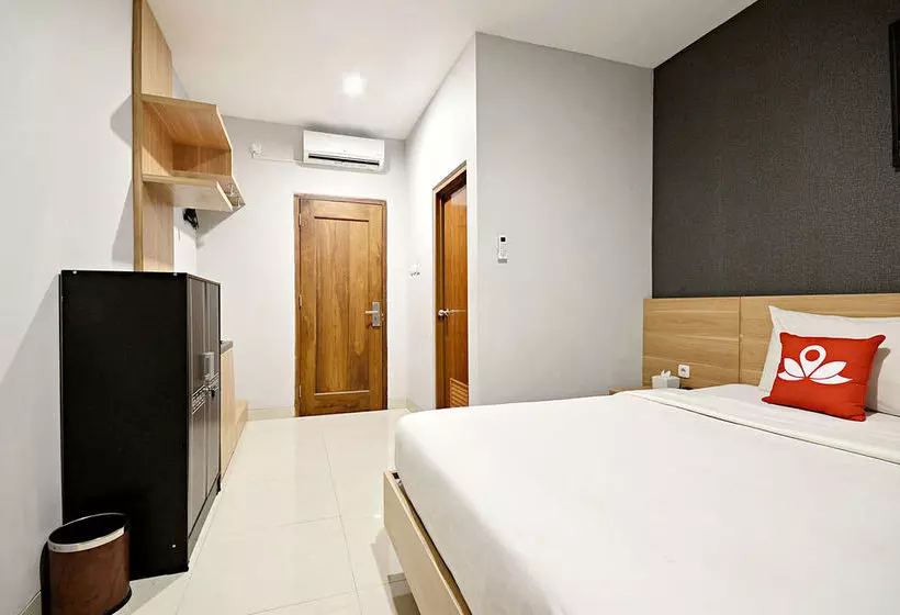 ホテル Zen Rooms Cipete Safin Inn