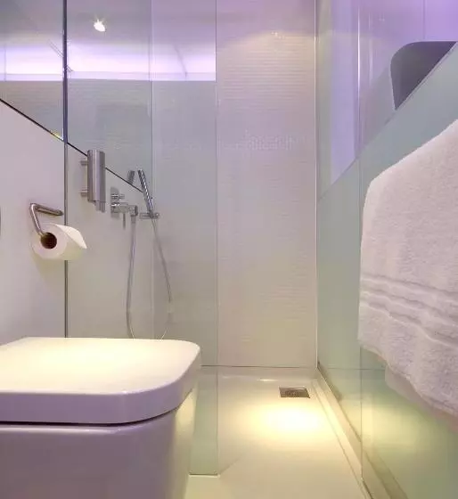 Yotelair London Gatwick Airport
