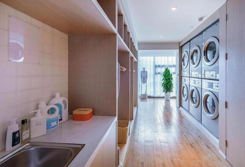 Atour Hotel Kunming South High Speed ​​railway Station University Town