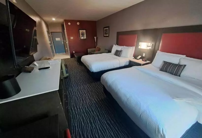 هتل Del Mar Airport Inn & Suites