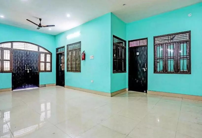 Hotelli Oyo V K Guest House