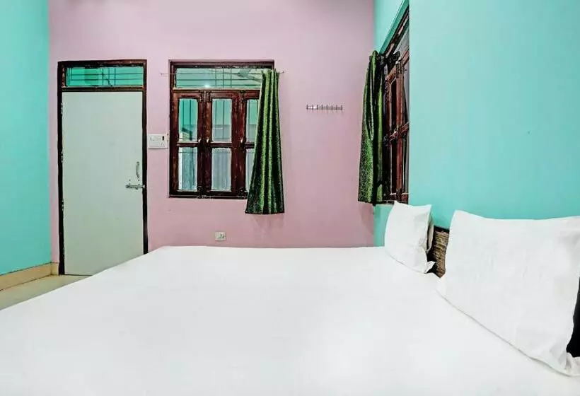 Hotelli Oyo V K Guest House
