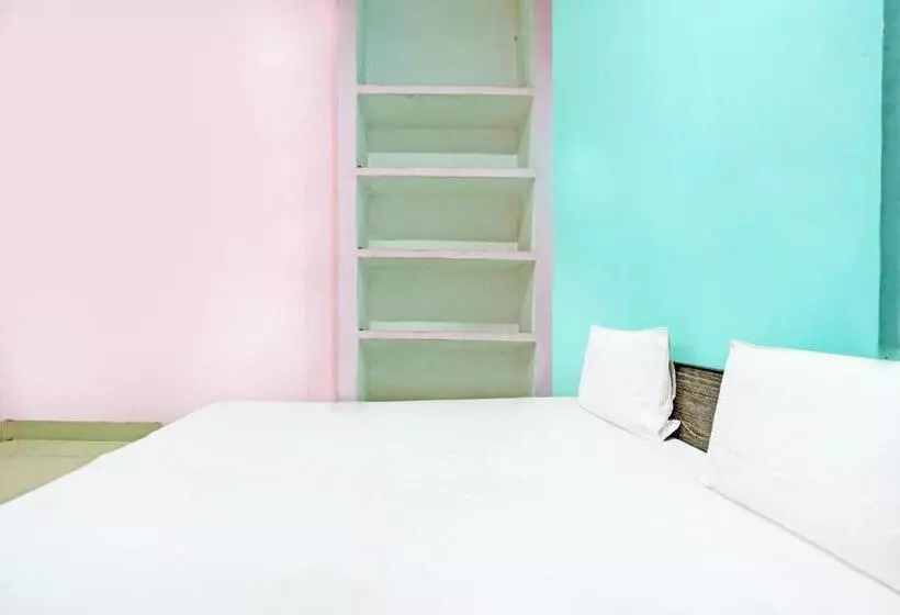 Hotelli Oyo V K Guest House