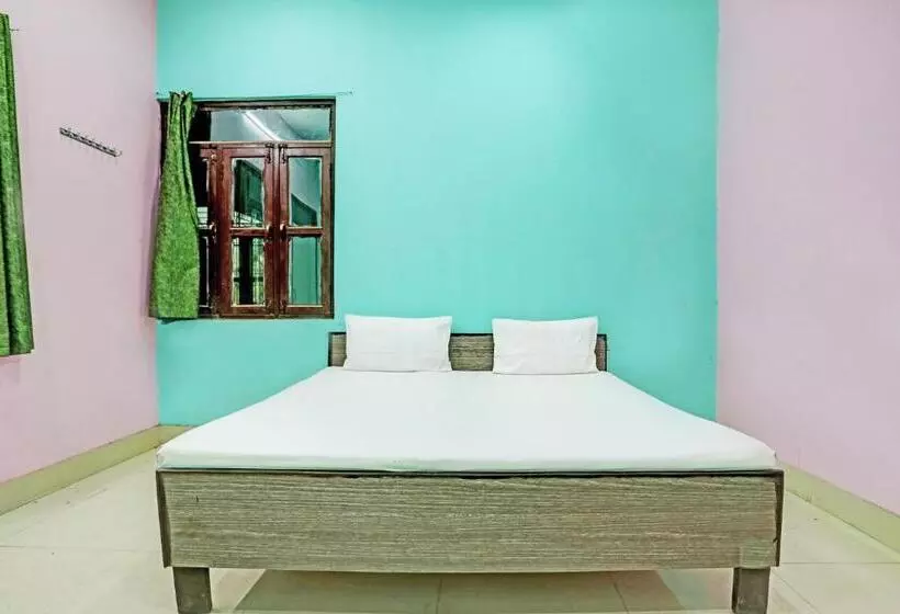 Hotelli Oyo V K Guest House