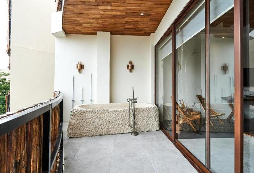 Hotel Stylish Studio With Exclusive Amenities, Private Balcony With Bathtub, Shared Swimming Pool And Spa