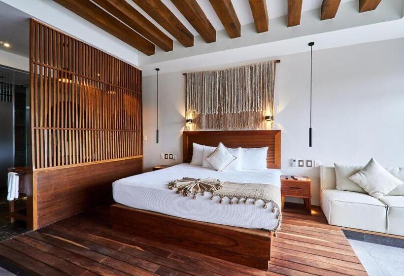 Hotel Stylish Studio With Exclusive Amenities, Private Balcony With Bathtub, Shared Swimming Pool And Spa