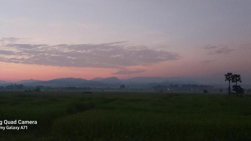 Panzió บ้านพิงค์นา