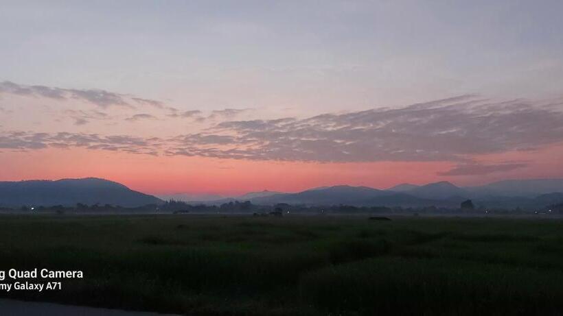 Panzió บ้านพิงค์นา