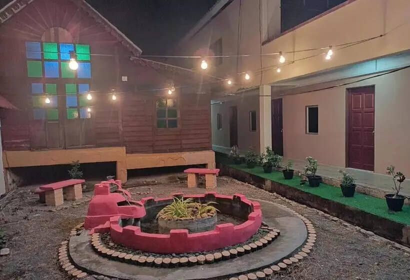 Majatalo Lawer Guesthouse