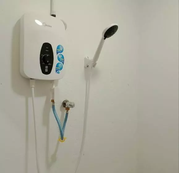 Majatalo Lawer Guesthouse