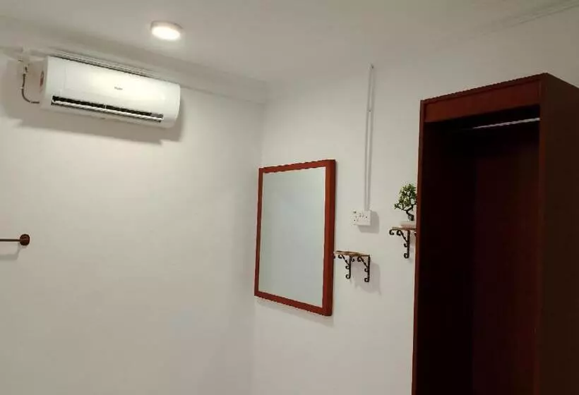 Majatalo Lawer Guesthouse