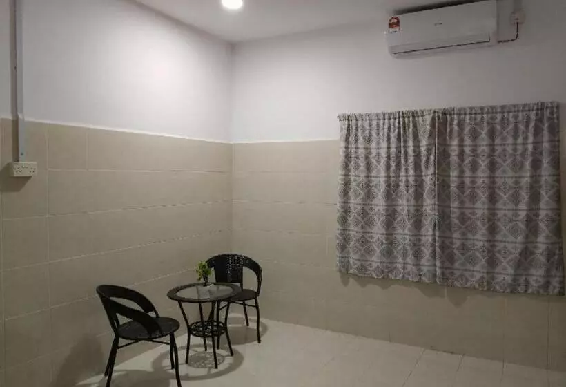 Majatalo Lawer Guesthouse