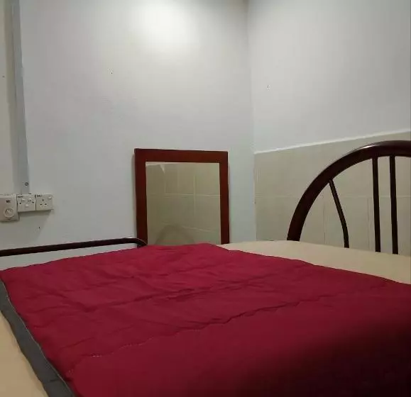 Majatalo Lawer Guesthouse