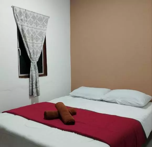 Majatalo Lawer Guesthouse